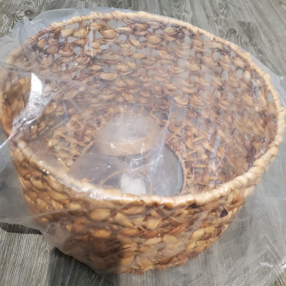 New in bag pendant lamp straw rattan lampshade comes with hanging hardware - Picture 3 of 6